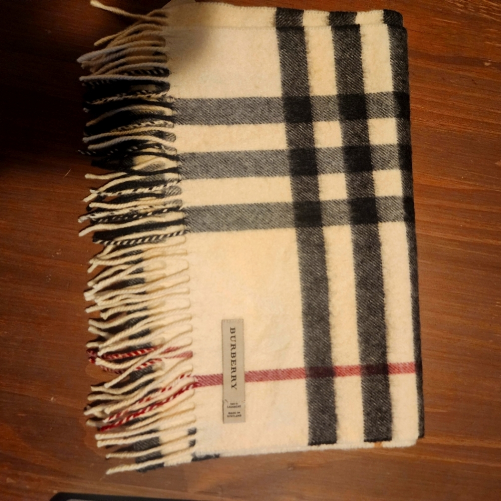 Burberry wide Cashmere scarf